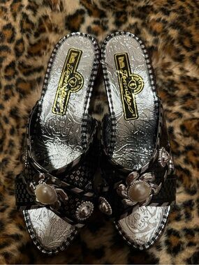 Vintage Jennifer Women's Black Slip-On Floral Pearl Sandals Wedges